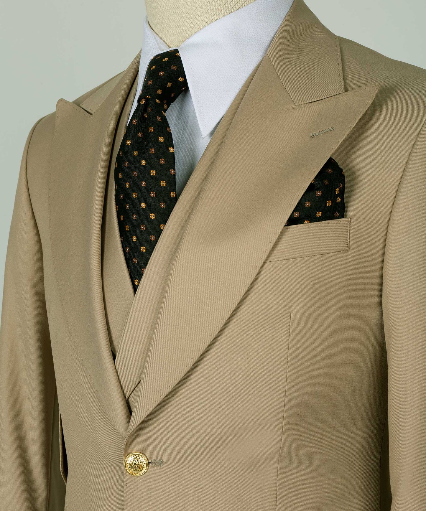 Big size suit with three pieces