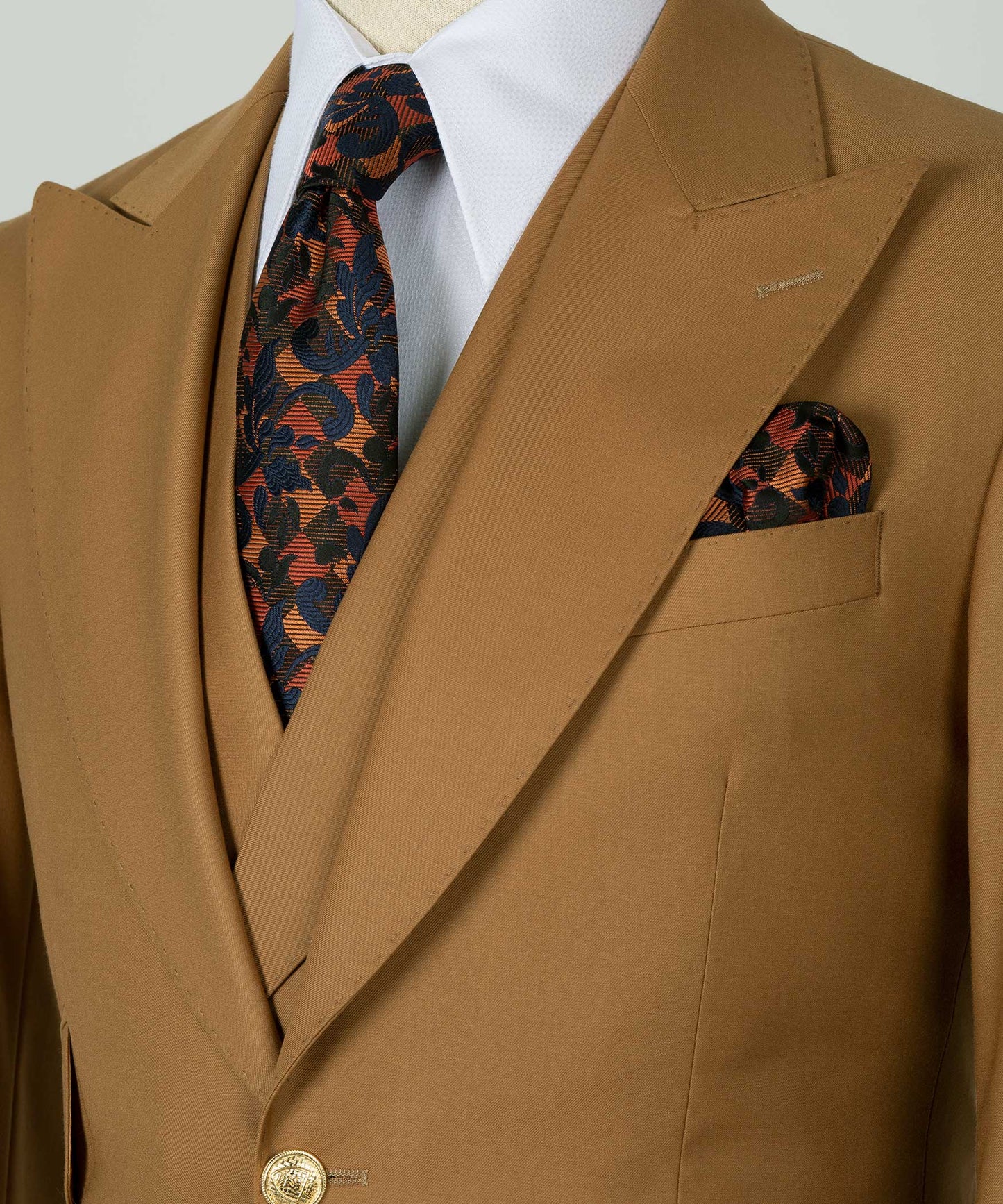 Big size suit with three pieces