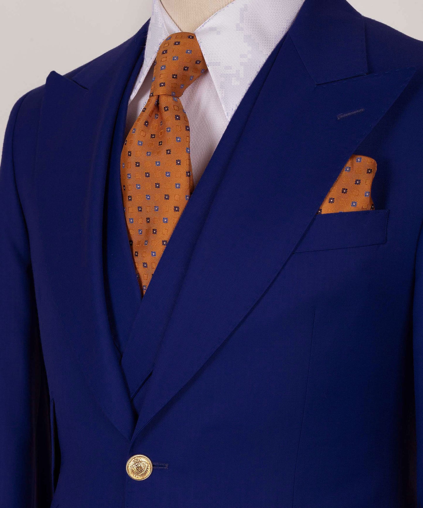 Big size suit with three pieces