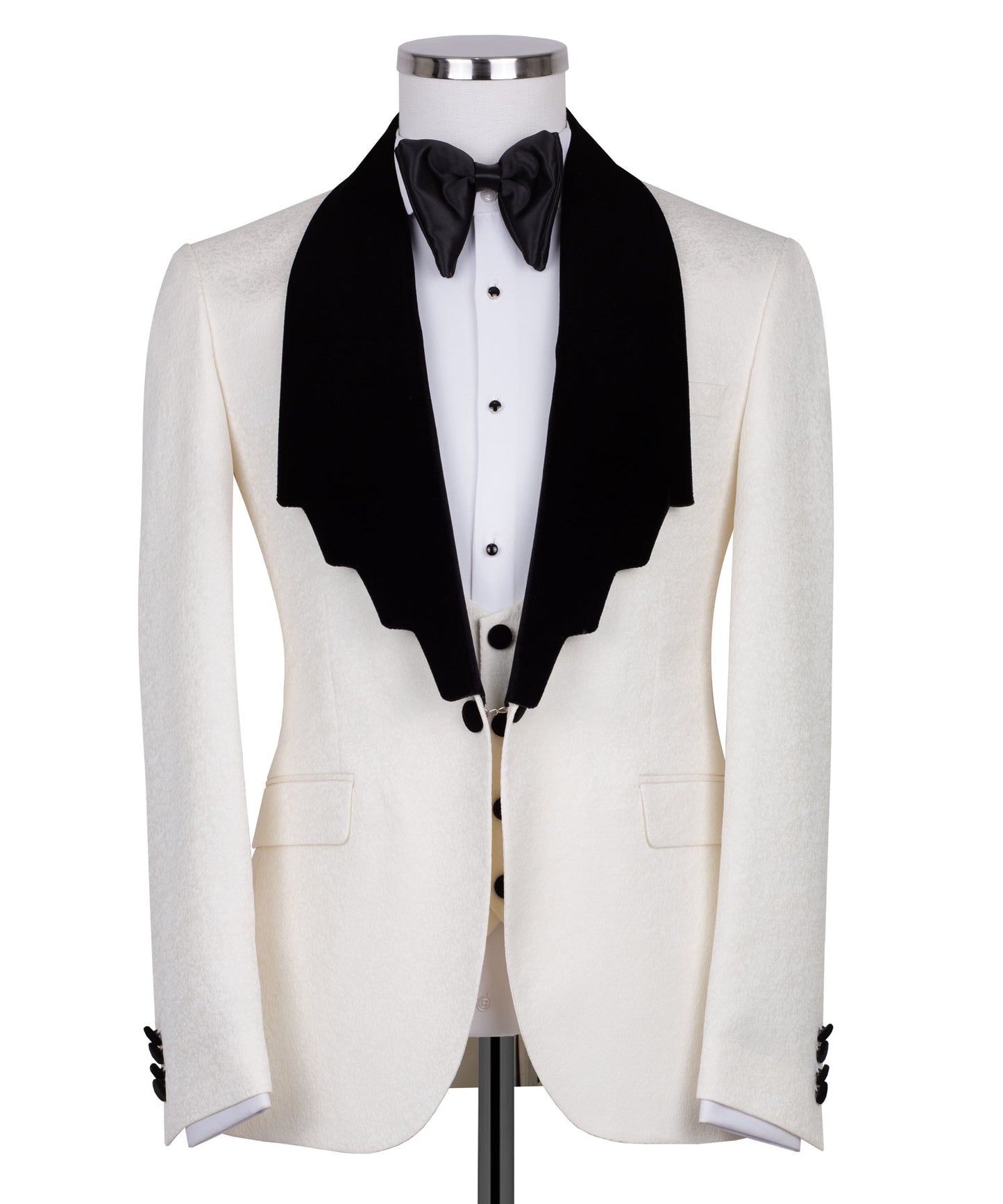 Velvet collar cream tuxedo