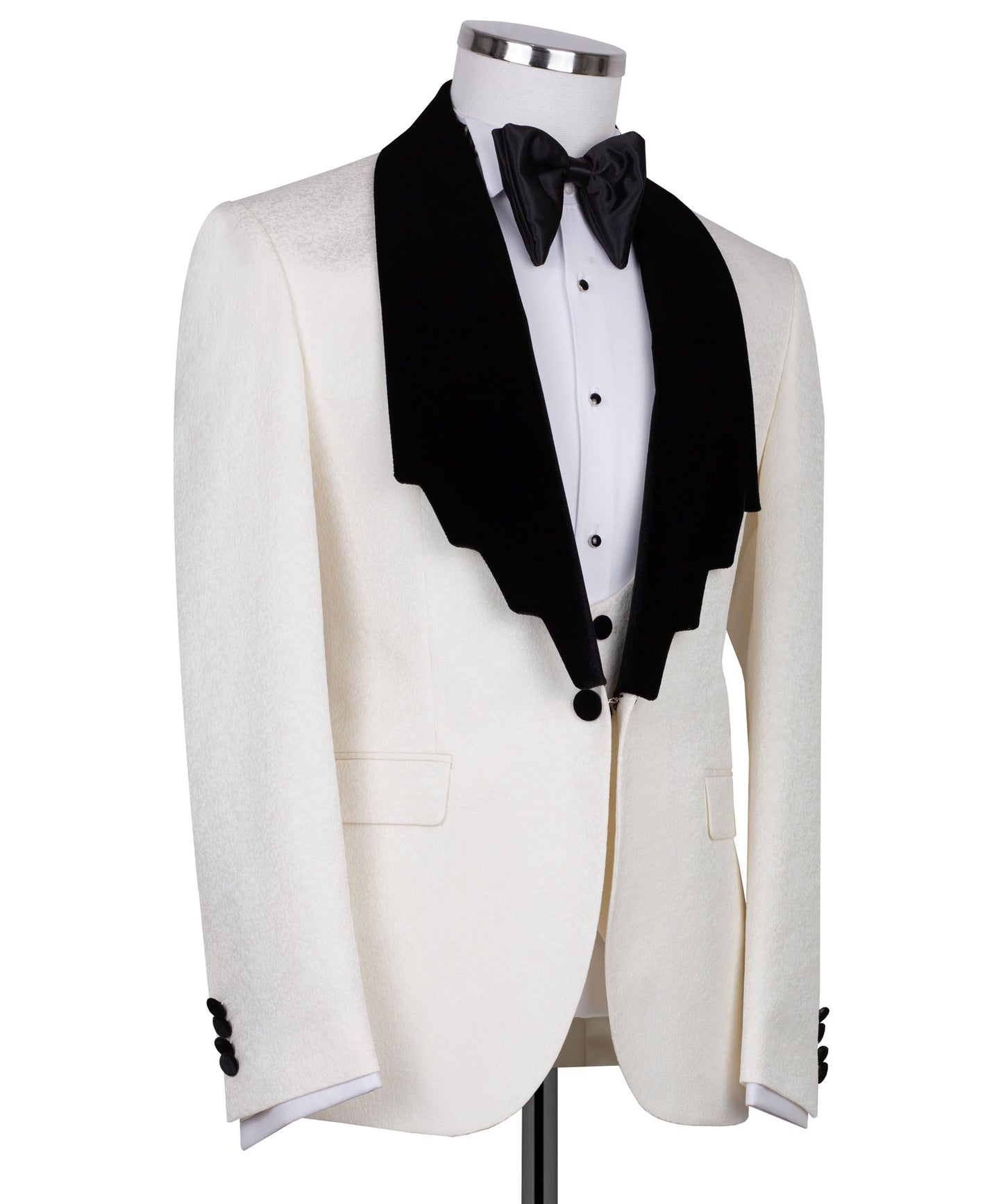 Velvet collar cream tuxedo
