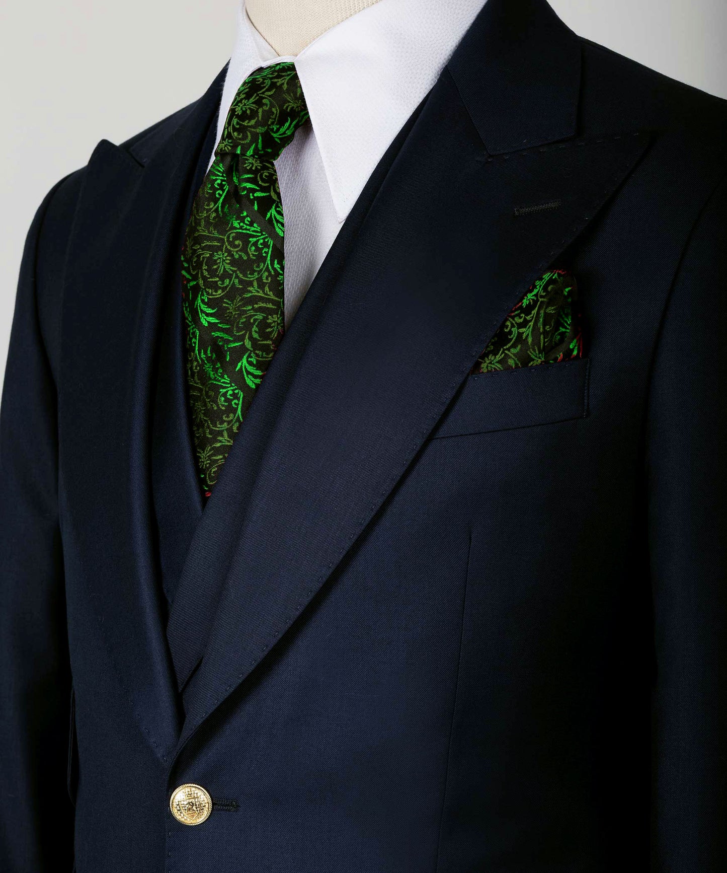 Big size suit with three pieces