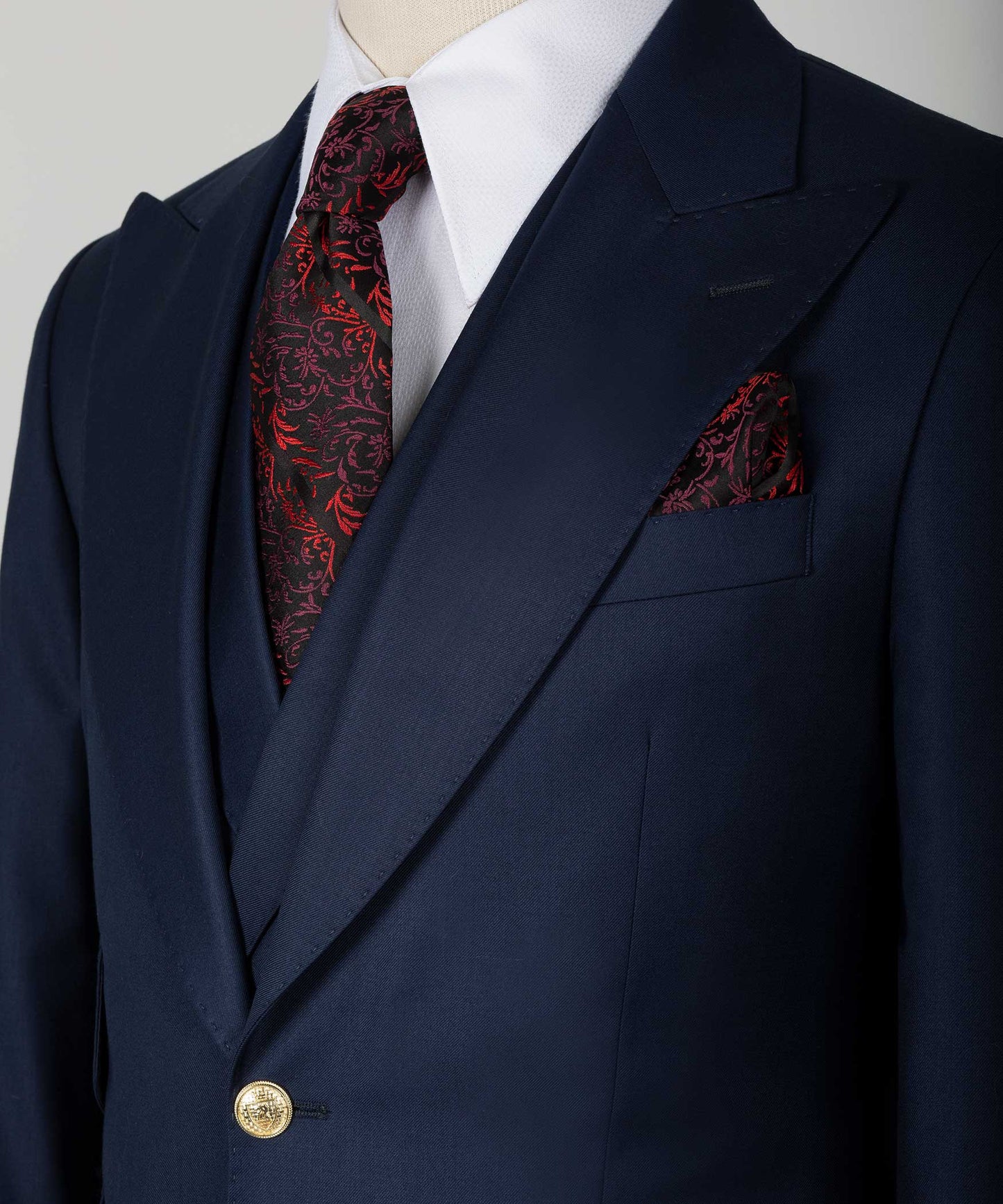 Big size suit with three pieces