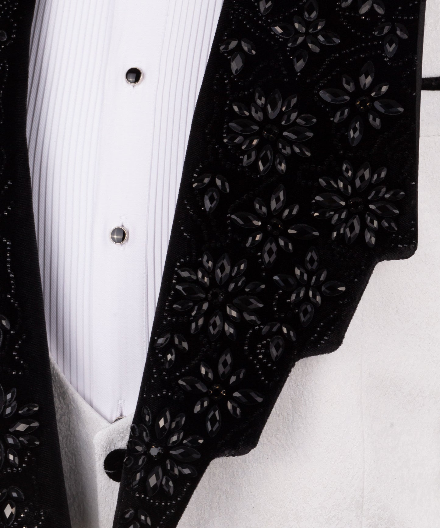 Velvet collar black stone embroidered tuxedo